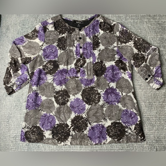 3/$10 Style & Co Woman Floral Printed Pintuck
Pleated Blouse semi sheer Size 18W - Picture 7 of 15